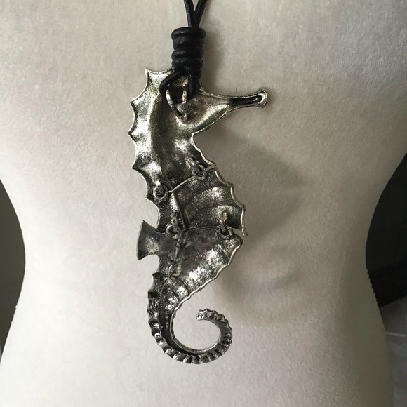 NEW! Seahorse Statement Necklace Black Cord Rhinestone Eye Jointed Links Beachy - Picture 7 of 15